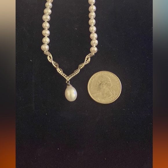 Pearl Necklace - Picture 6 of 6